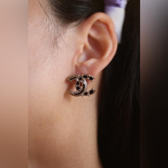 Chanel Onyx Earrings - Picture 4 of 7